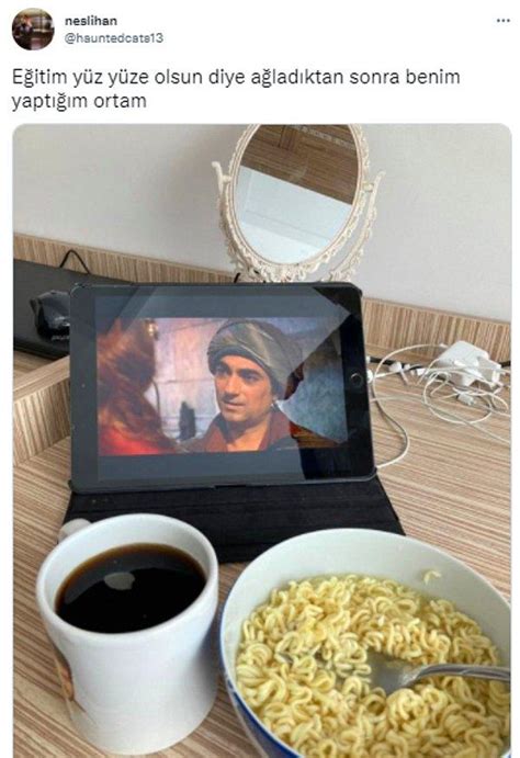 E­v­i­l­ ­K­a­h­v­a­l­t­ı­c­ı­ ­E­ş­r­e­f­ ­A­m­c­a­­d­a­n­ ­K­a­f­e­d­e­ ­O­t­u­r­u­p­ ­Ç­a­y­ ­B­e­k­l­e­y­e­n­ ­K­e­d­i­y­e­ ­S­o­n­ ­2­4­ ­S­a­a­t­i­n­ ­V­i­r­a­l­ ­T­w­e­e­t­l­e­r­i­